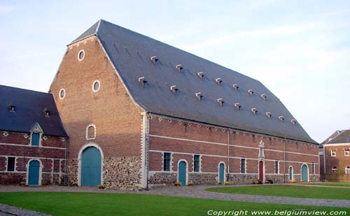 Boerderij van la Rame RAMILLIES foto De grote schuur van binnenkoer