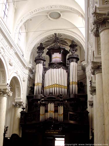 Onze-Lieve-Vrouw ter Finistere (Finisterraekerk) BRUSSEL-STAD in BRUSSEL / BELGI De kerk bevat een prachtig orgel