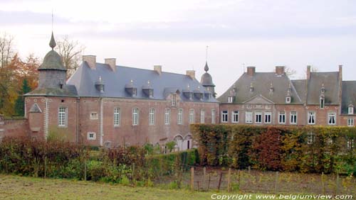 Kasteel van Jodoigne-Souveraine JODOIGNE / GELDENAKEN foto Linkerzijde