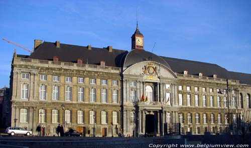 Vroeger prinsbisschoppelijk paleis LIEGE 1 in LUIK / BELGI Overzicht voorgevel