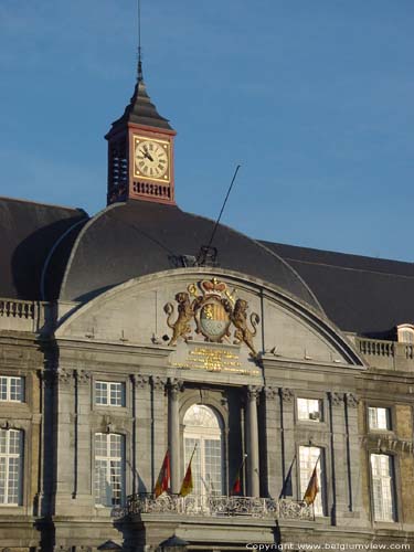 Vroeger prinsbisschoppelijk paleis LIEGE 1 / LUIK foto Detail voorgevel