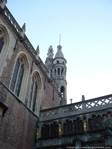 Saint-Basilius et Chapelle du Sang Saint BRUGES / BELGIQUE 