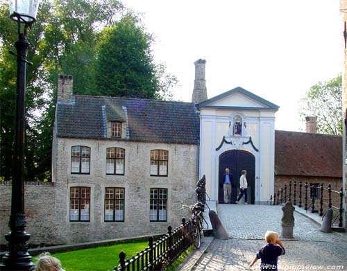 Begijnhof Ten Wijngaerde BRUGGE foto Toegangsbrug