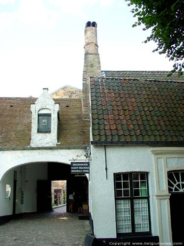 Begijnhof Ten Wijngaerde BRUGGE foto Toegangspoort