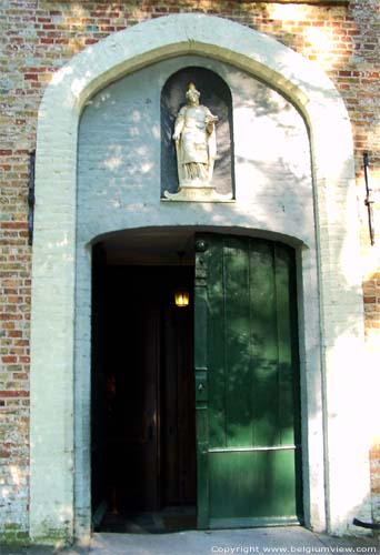 Begijnhof Ten Wijngaerde BRUGGE / BELGI Ingang kapel