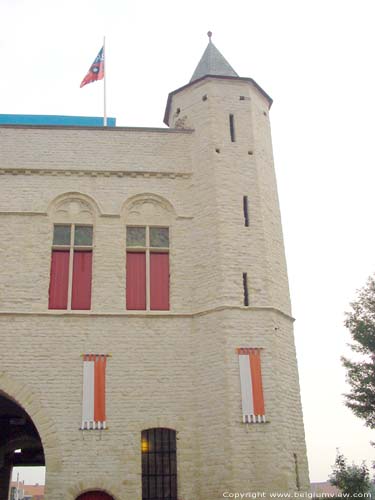 Kruispoort BRUGGE / BELGI Achthoekige hoektoren (stadskant)