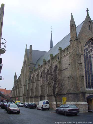 Sint-Niklaaskerk DIKSMUIDE / BELGI Zijgevel