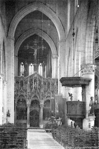 Sint-Niklaaskerk DIKSMUIDE foto Vooroorlogs interieur, met fraai doksaal.