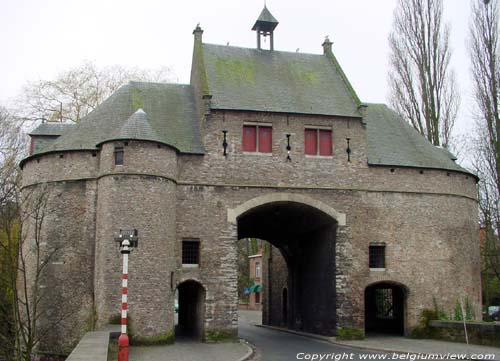 Smedenpoort SINT-ANDRIES in BRUGGE / BELGI Overzicht binnenzijde