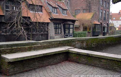 Huisjes achter Gruuthuuse BRUGGE / BELGI Vergelijkende foto 2001