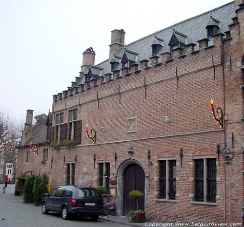 Ambachtshuis huidevetters BRUGGE / BELGI Overzicht voorgevel links