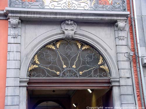 Hotelschool LIEGE 1 in LUIK / BELGI Detail poort