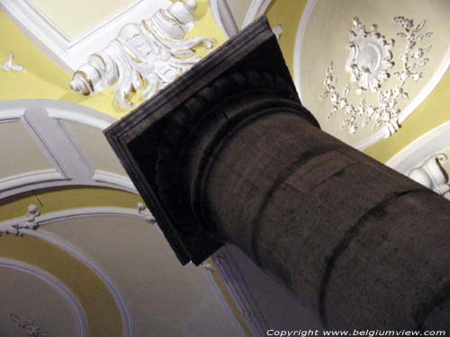 Sint-Denis kerk LIEGE 1 / LUIK foto Detail zuil bovenaan