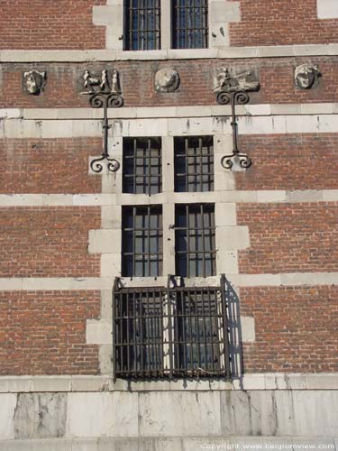 Curtius Huis LIEGE 1 in LUIK / BELGI Detail voorgevel