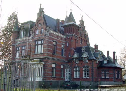 Kasteel van Morlanwelz-Mariemont MORLANWELZ / BELGI Overzicht rechts