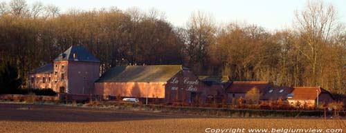 La Courte-au-Bois MANAGE / BELGIQUE 