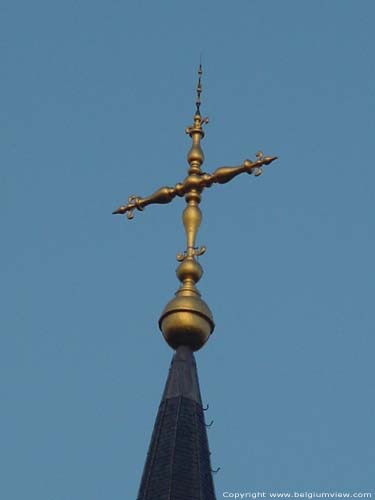 Sint-Martinuskerk BEVEREN / BELGI Detail kruis op toren