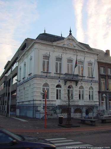 Stadhuis BEVEREN / BELGI Overzicht voorgevel