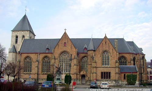 Sint-Martinuskerk BERLARE / BELGI Zijaanzicht