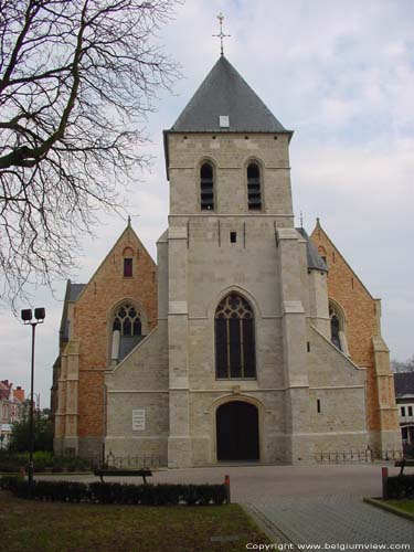 Sint-Martinuskerk BERLARE / BELGI Westertoren