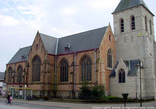 Sint-Martinuskerk BERLARE / BELGI Zijgevel noort