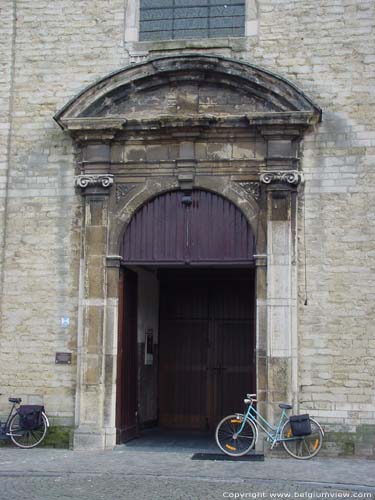 Sint-Ludgeruskerk ZELE foto Detail inkom