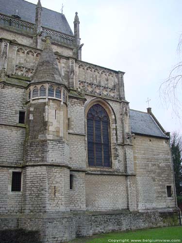 Sint-Waldetrudiskerk HERENTALS foto Detail zijgevel achterkant