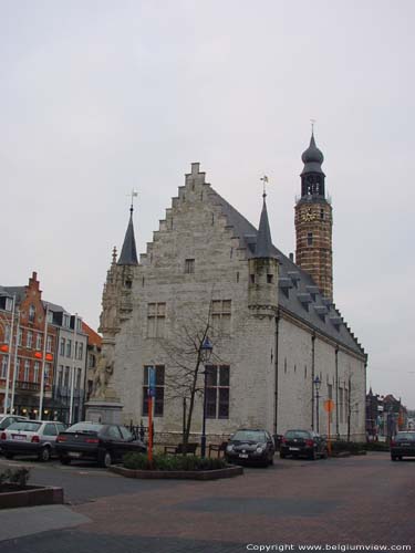 Vroegere stadhuis HERENTALS / BELGI Overzicht zuidelijke gevel