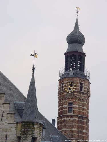 Vroegere stadhuis HERENTALS / BELGI Detail toren