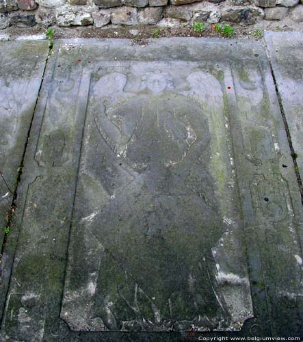 St-Catharinakerk, beter gekend als Begijnhofkerk of Paterskerk TONGEREN / BELGI Grafsteen