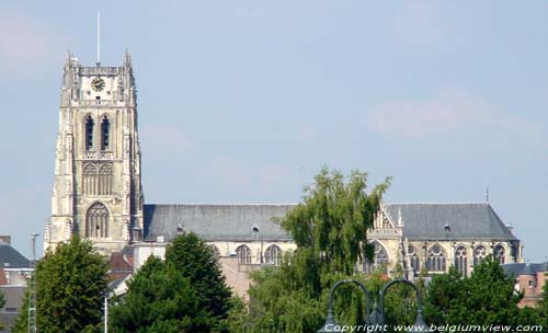 Onze-Lieve-Vrouwebasiliek TONGEREN / BELGI 