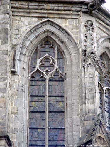 Sint-Waltrudiskerk MONS in BERGEN / BELGI 