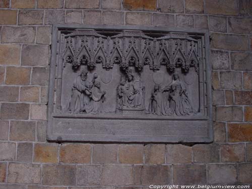 Collégiale Sainte-Waudru MONS photo Bas-relief funÃ©raire de 1434.