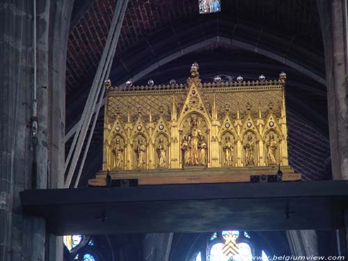 Sint-Waltrudiskerk MONS in BERGEN / BELGI 