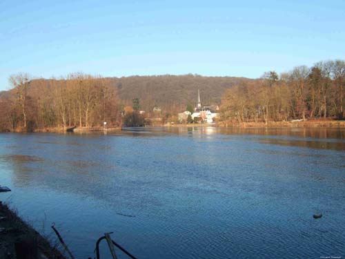 Vue sur Dave NAMUR / BELGIQUE 