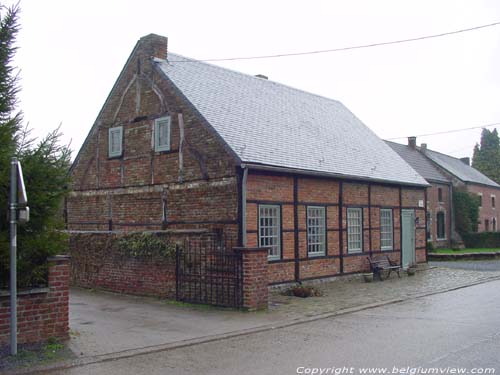 Maison  colombage  (pan de bois) NAMUR  FERNELMONT / BELGIQUE 