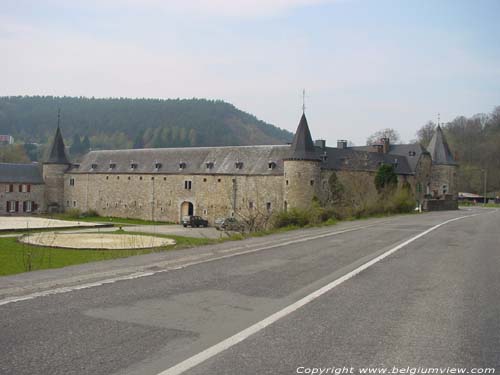 Castle farm in Vierset-Barse MODAVE / BELGIUM e