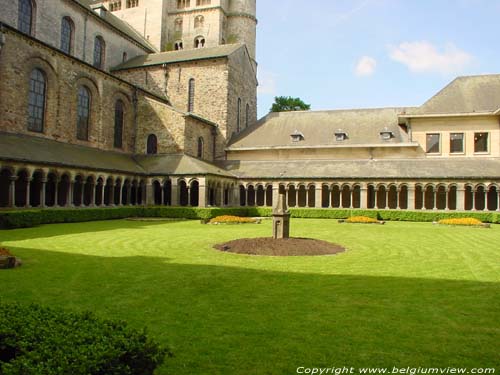 Klooster van Sint-Getrudiskerk NIVELLES / NIJVEL foto Dit klooster, waarvan een belangrijk deel uit de Romaanse tijd bewaard is, dateert uit de 13e eeuw