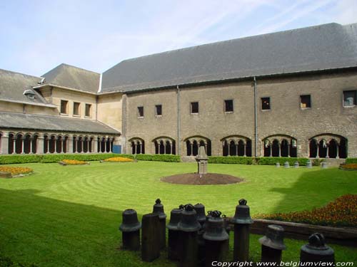 Klooster van Sint-Getrudiskerk NIVELLES in NIJVEL / BELGI  