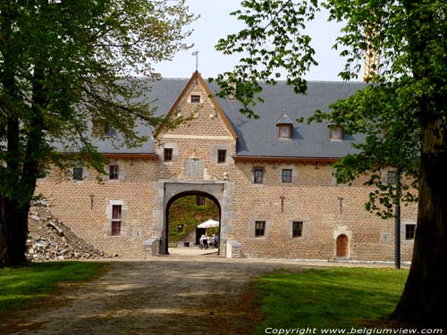 Kasteel in Ordingen SINT-TRUIDEN / BELGI Poortgebouw