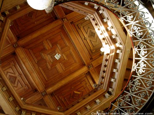 Kasteel in Ordingen SINT-TRUIDEN / BELGI Plafond van de trapzaal.