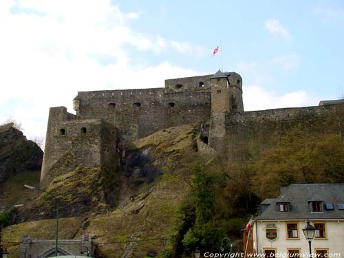 Burcht van Bouillon (kasteel van Godfried van Bouillon) BOUILLON / BELGI 