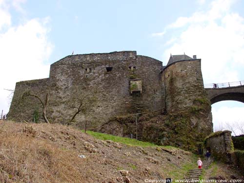Burcht van Bouillon (kasteel van Godfried van Bouillon) BOUILLON / BELGI 