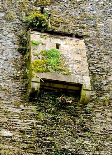 Burcht van Bouillon (kasteel van Godfried van Bouillon) BOUILLON foto Latrine