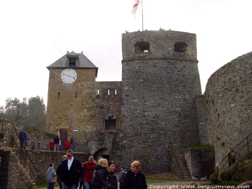 Burcht van Bouillon (kasteel van Godfried van Bouillon) BOUILLON / BELGI 