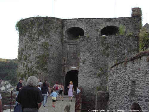 Burcht van Bouillon (kasteel van Godfried van Bouillon) BOUILLON / BELGI 