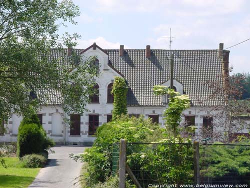 Grote boerderij ORMEIGNIES / AAT foto  