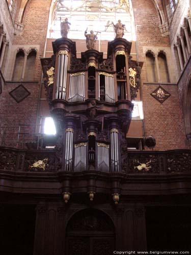 Sint-Walburgakerk VEURNE foto Orgel uit 1743-1745
