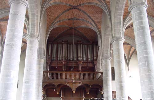 Sint-Petrus-en-Pauluskerk CHIMAY / BELGI 