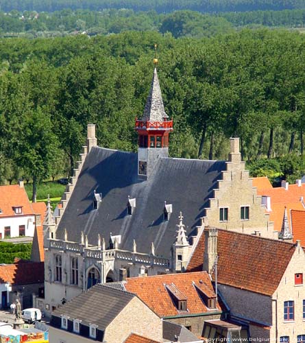 Stadhuis DAMME foto Zicht vanop de Onze-Lieve-Vrouwekerk.